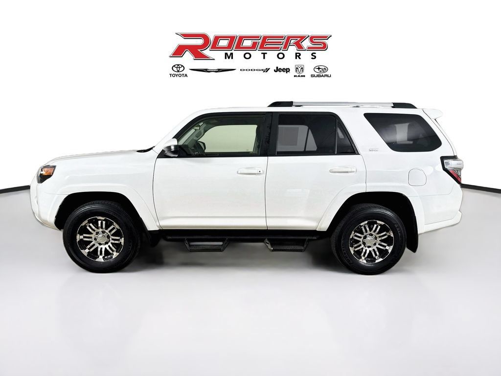 Used 2019 Toyota 4Runner SR5 AWD/4WD image 9