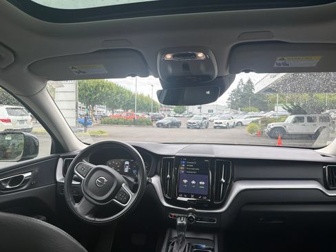 Used 2020 Volvo XC60 T6 Momentum w/ Protection Package AWD/4WD image 8