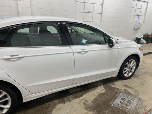Used 2020 Ford Fusion SE image 6