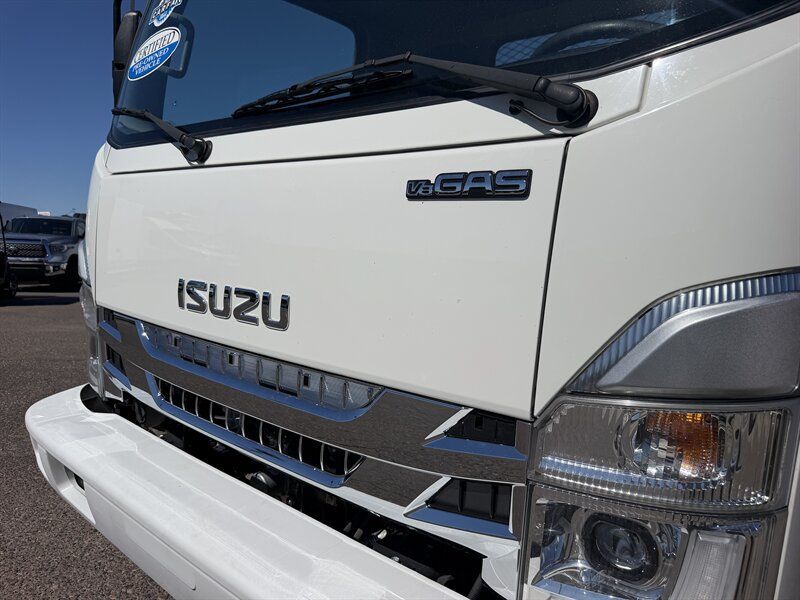 Used 2025 Isuzu NPR RWD image 18