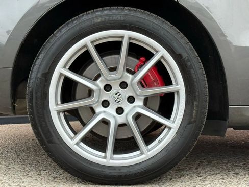 Used 2016 Porsche Macan Turbo image 23