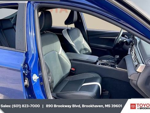 Used 2025 Toyota Camry SE image 6