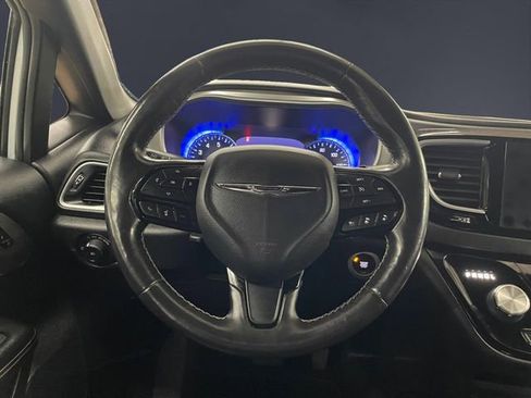 Used 2020 Chrysler Pacifica Touring-L w/ Advanced Safetytec Group image 12