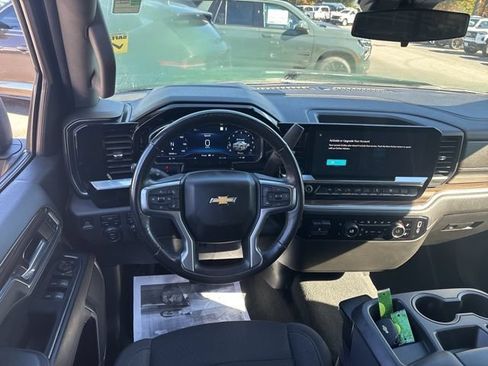 Used 2022 Chevrolet Silverado 1500 LT w/ Safety Package AWD/4WD image 12