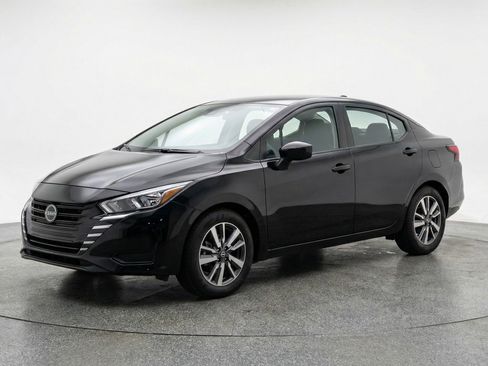 Used 2025 Nissan Versa SV FWD image 3
