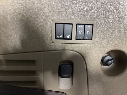 Used 2016 GMC Yukon SLT w/ Premium Edition image 50