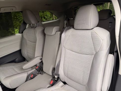 Used 2021 Toyota Sienna LE FWD image 8