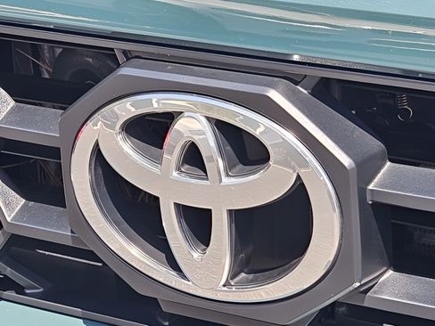 Used 2025 Toyota 4Runner TRD Off-Road Premium AWD/4WD image 33