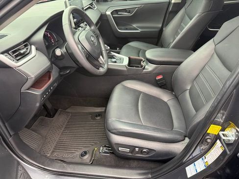 Used 2022 Toyota RAV4 Limited image 13