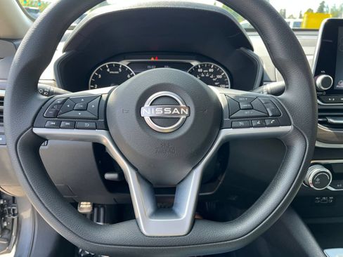 Used 2025 Nissan Altima 2.5 SV FWD image 29