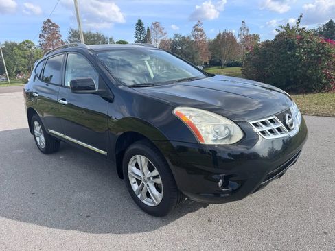 Used 2013 Nissan Rogue SV image 2