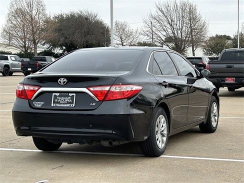 Used 2017 Toyota Camry image 4