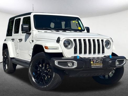 Used 2023 Jeep Wrangler Unlimited Sahara AWD/4WD image 2