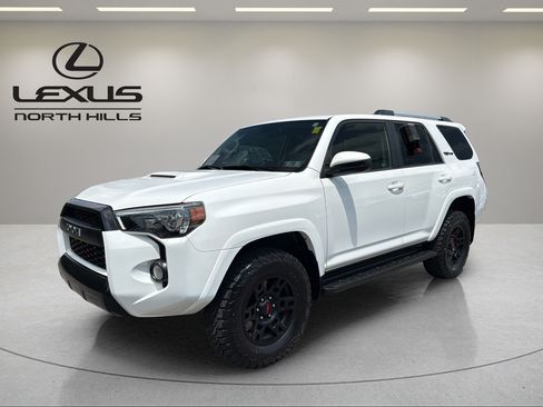 Used 2018 Toyota 4Runner TRD Off-Road AWD/4WD image 1