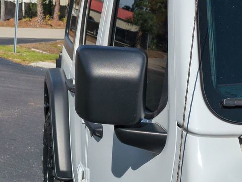Used 2021 Jeep Wrangler Unlimited Rubicon AWD/4WD image 11