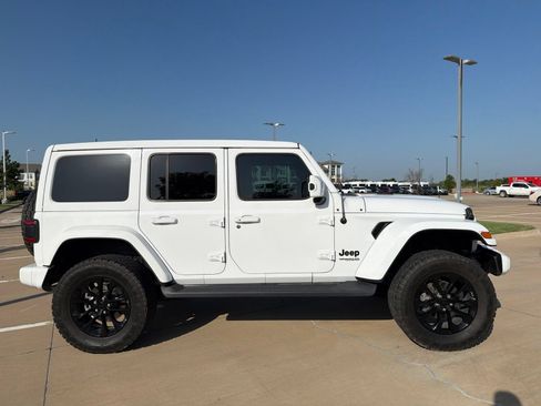 Used 2020 Jeep Wrangler Unlimited Sahara AWD/4WD image 2