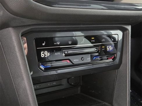 Used 2023 Volkswagen Tiguan SE R-Line image 36