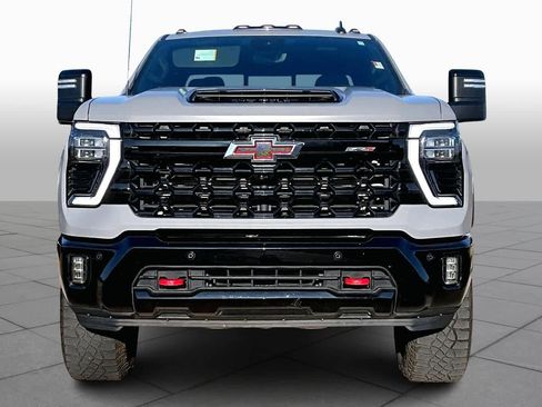 Used 2025 Chevrolet Silverado 2500 ZR2 w/ Technology Package image 4