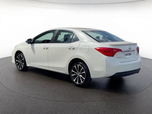 Used 2017 Toyota Corolla SE FWD image 3