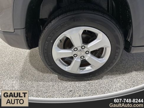 Used 2019 Jeep Compass Latitude image 21