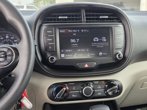 Used 2022 Kia Soul LX image 9