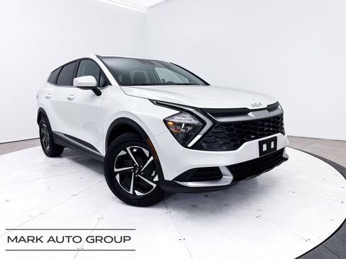 Used 2023 Kia Sportage LX image 1