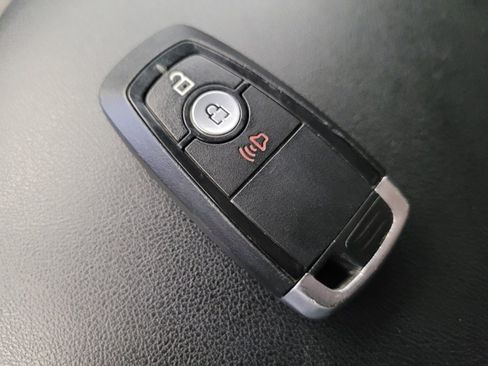 Used 2024 Ford Edge SEL image 32