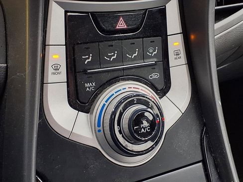 Used 2012 Hyundai Elantra GLS image 18