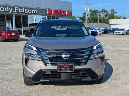 Used 2025 Nissan Rogue Platinum w/ Platinum Premium Package FWD image 9