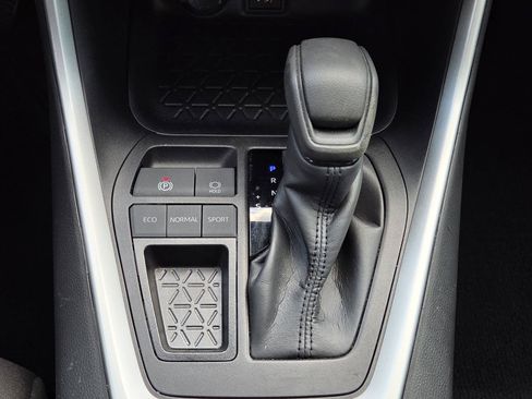 Used 2024 Toyota RAV4 LE FWD image 15