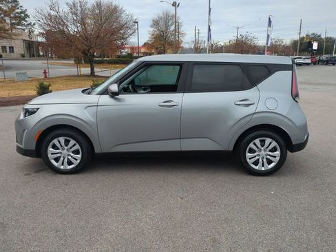 Used 2023 Kia Soul LX image 6