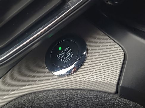 Used 2020 Ford Explorer XLT w/ Equipment Group 202A image 26