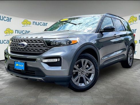 Used 2023 Ford Explorer XLT w/ Equipment Group 202A AWD/4WD image 3