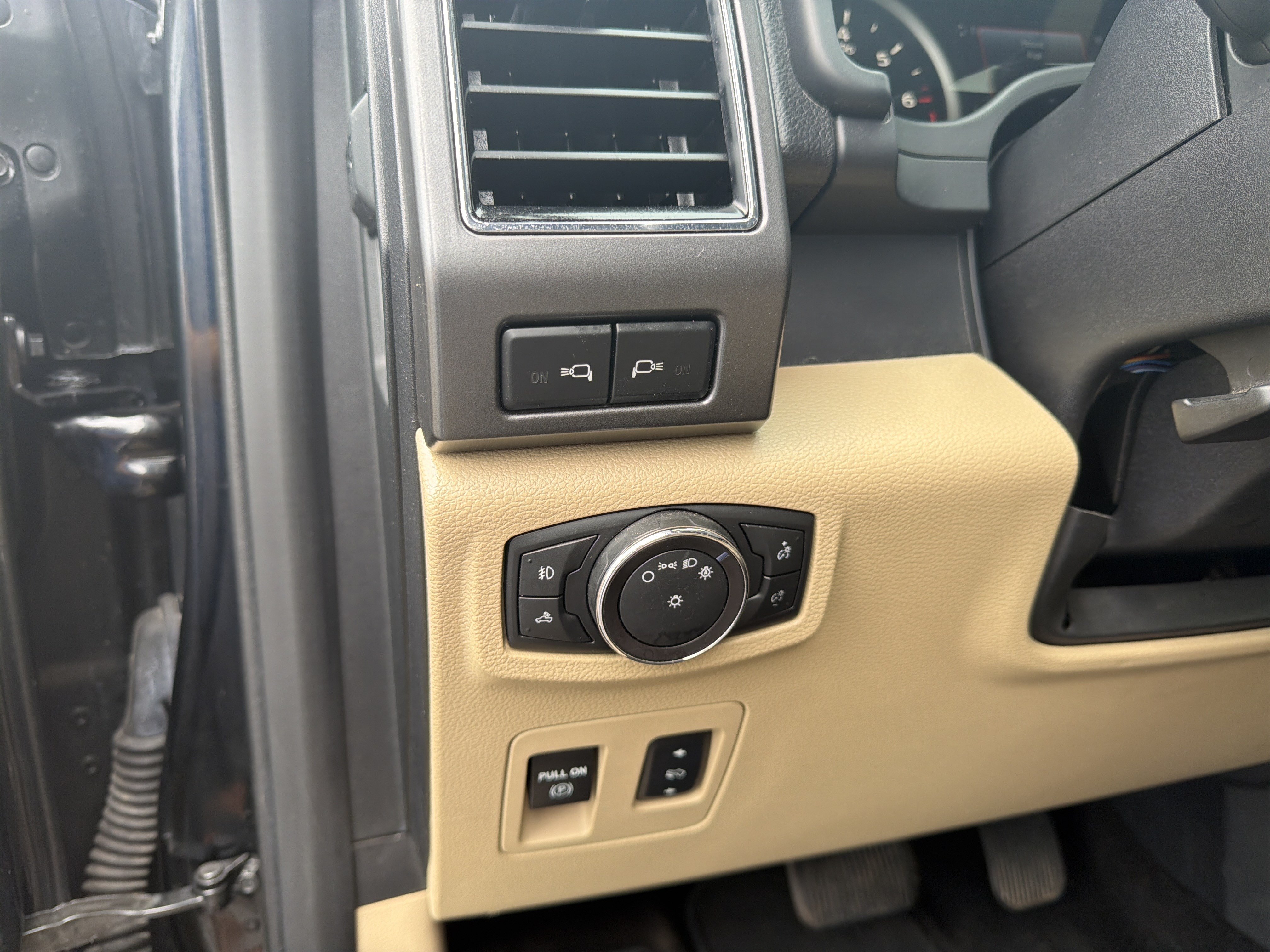 Certified 2018 Ford F150 XLT w/ Equipment Group 302A Luxury AWD/4WD image 33