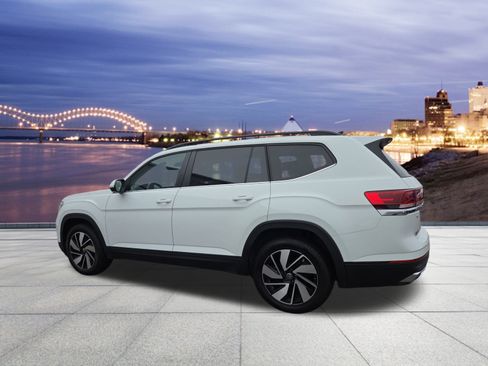 Used 2024 Volkswagen Atlas SE image 3