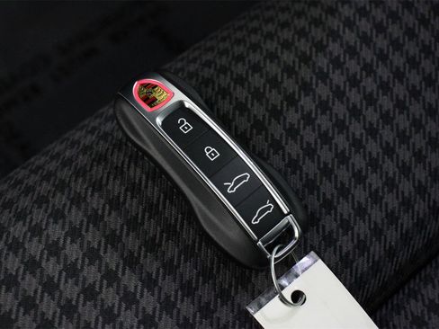 Used 2025 Porsche Taycan 4 Cross Turismo image 32