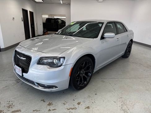 Used 2020 Chrysler 300 S RWD image 3