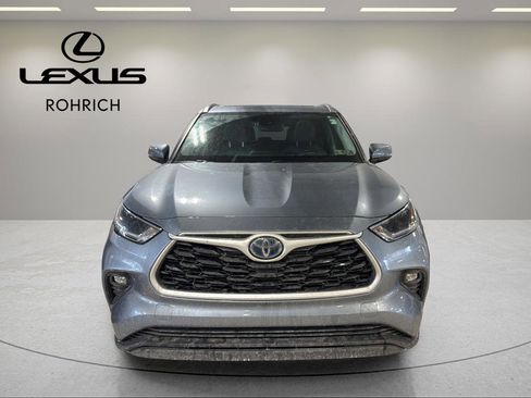 Used 2021 Toyota Highlander XLE image 2