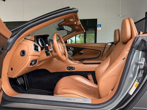 Used 2020 Aston Martin DB11 Volante RWD image 28