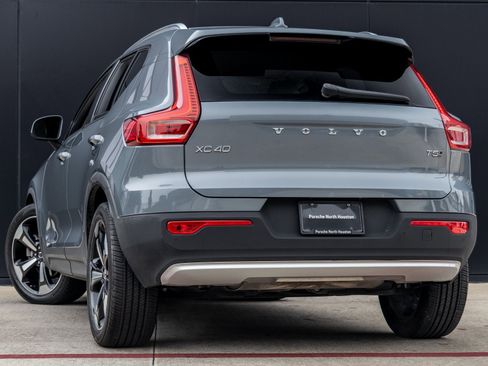Used 2021 Volvo XC40 T5 Momentum w/ Protection Package Premier image 6