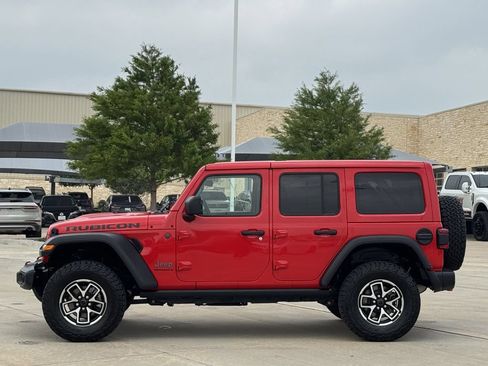 Used 2025 Jeep Wrangler Unlimited Rubicon AWD/4WD image 3