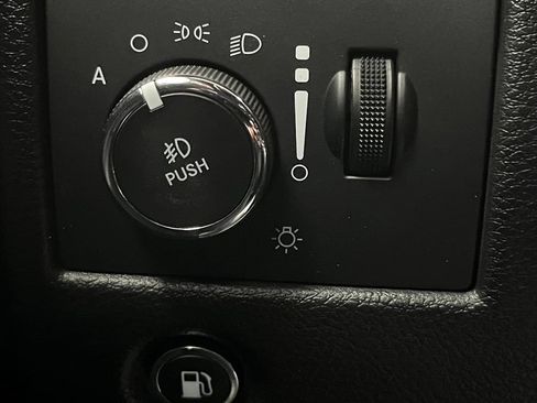 Used 2020 Jeep Grand Cherokee Laredo AWD/4WD image 32