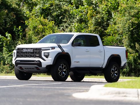 Used 2024 GMC Canyon AT4X AWD/4WD image 40