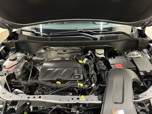 Used 2025 Chevrolet Trax LT w/ Driver Confidence Package image 12