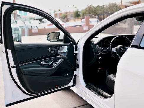 Used 2019 Mercedes-Benz S 560 Sedan w/ AMG Line Exterior image 10