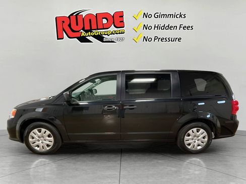 Used 2020 Dodge Grand Caravan SE image 2
