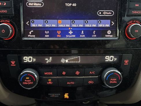 Used 2018 Nissan Rogue SV w/ Premium Package image 20