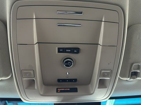 Used 2020 Chevrolet Suburban LT image 18