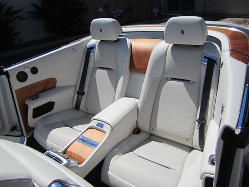 Used 2016 Rolls-Royce Dawn RWD image 29