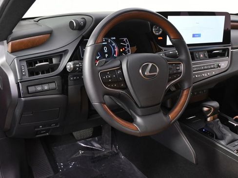 Used 2025 Lexus ES 350 Ultra Luxury FWD image 11